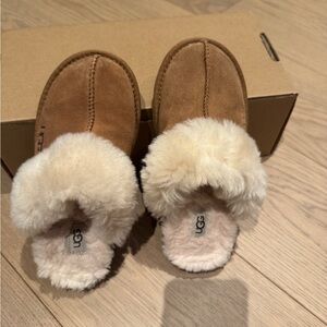 UGG Girls' Cozy Slipper
